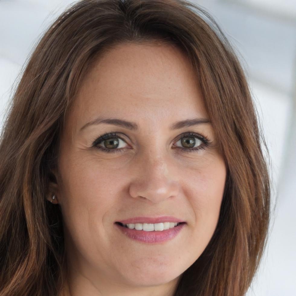 Elena Martínez, Directora de Educación Financiera